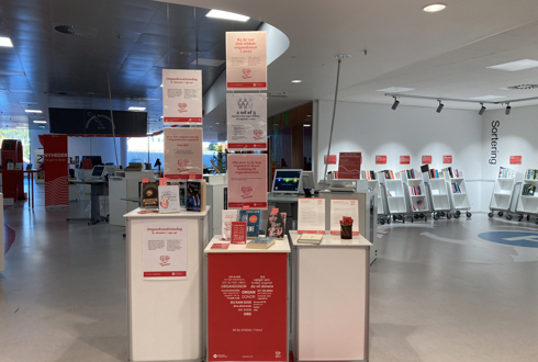 Udstilling om organdonation på et bibliotek