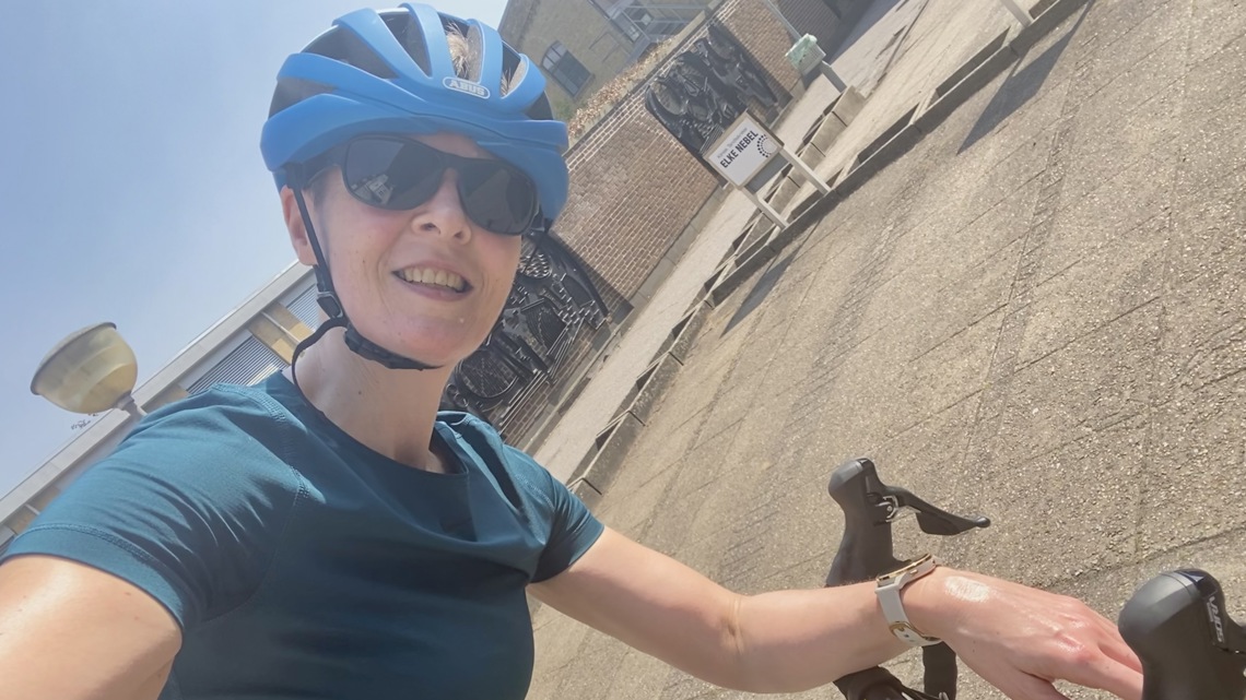 Kerstin på cykel 