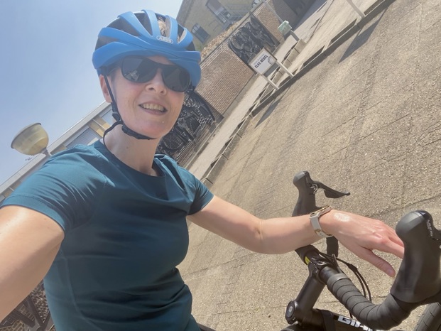 Kerstin på cykel