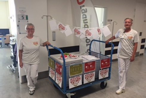 Sygeplejersker med en vogn 