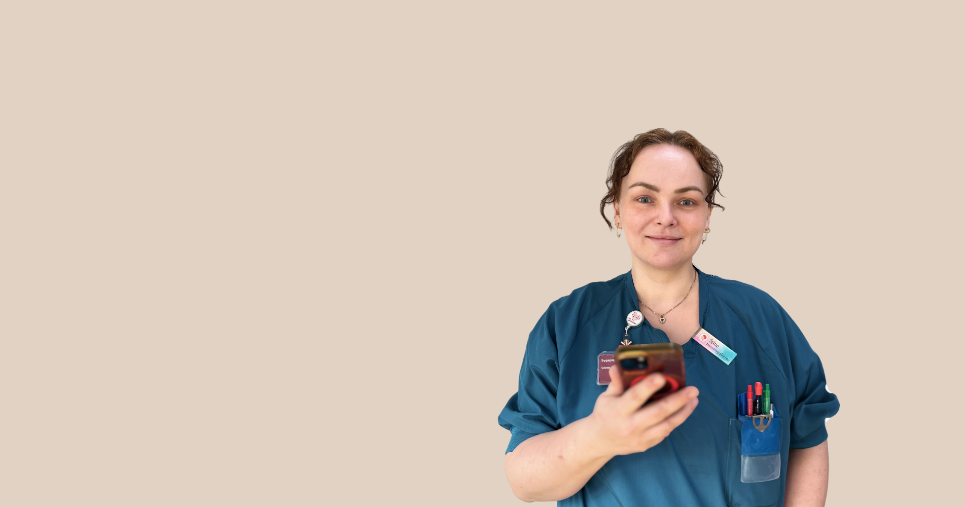 Sygplejerske med en mobil 