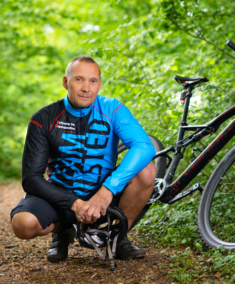Martin Green i cykeltøj med sin mountainbike